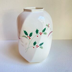 Holiday Splendor vintage vase by Christopher Stuart swirled hexagon with holly